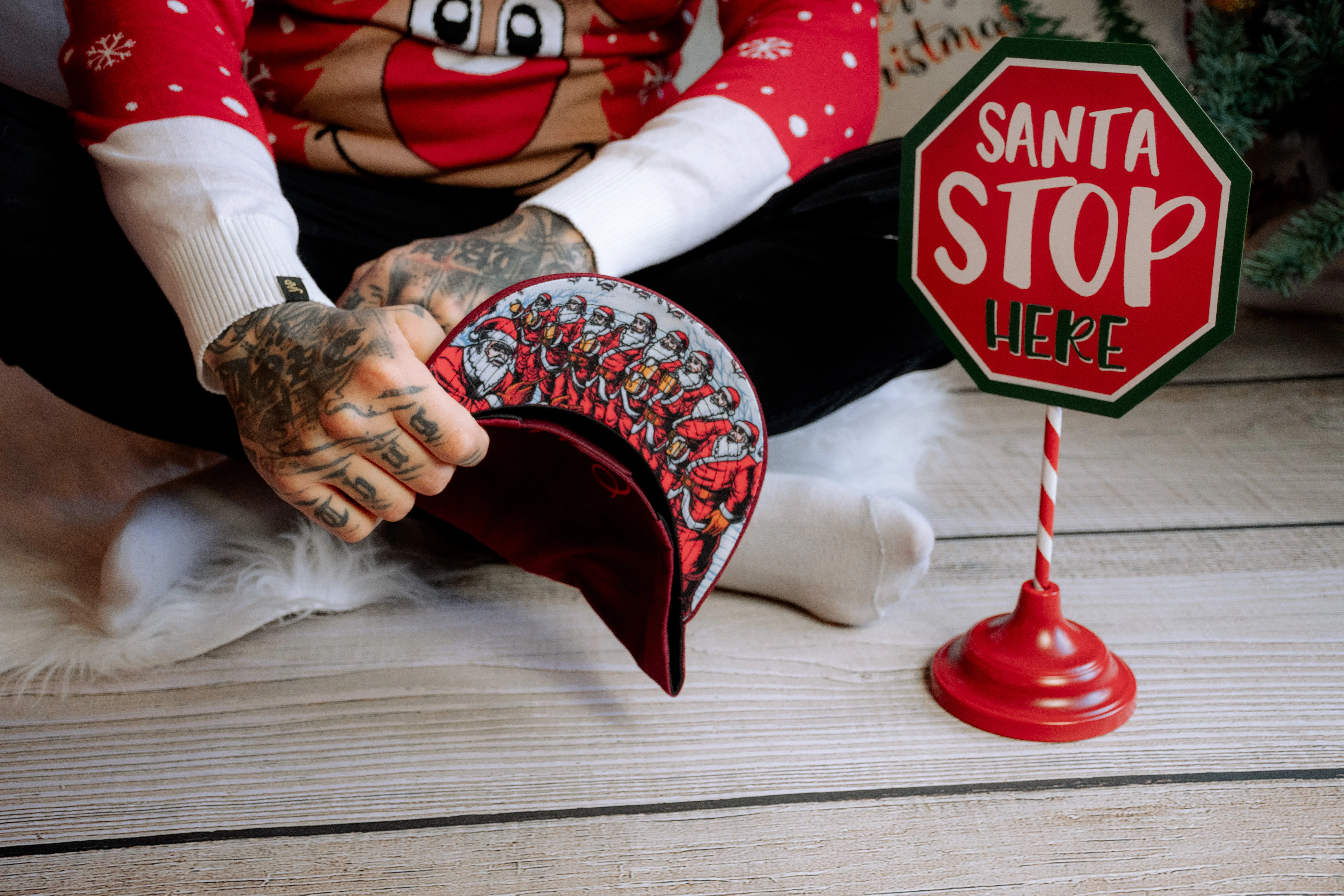 LIMITED Christmas Snapback Santa's Choir Child Size - Red - Image 8